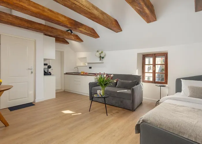 Old Town South Gate Apartment